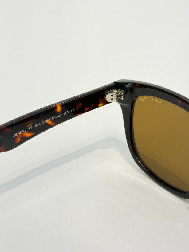عینک آفتابی تام فورد TOM FORD مدل FT1076 کائوچویی