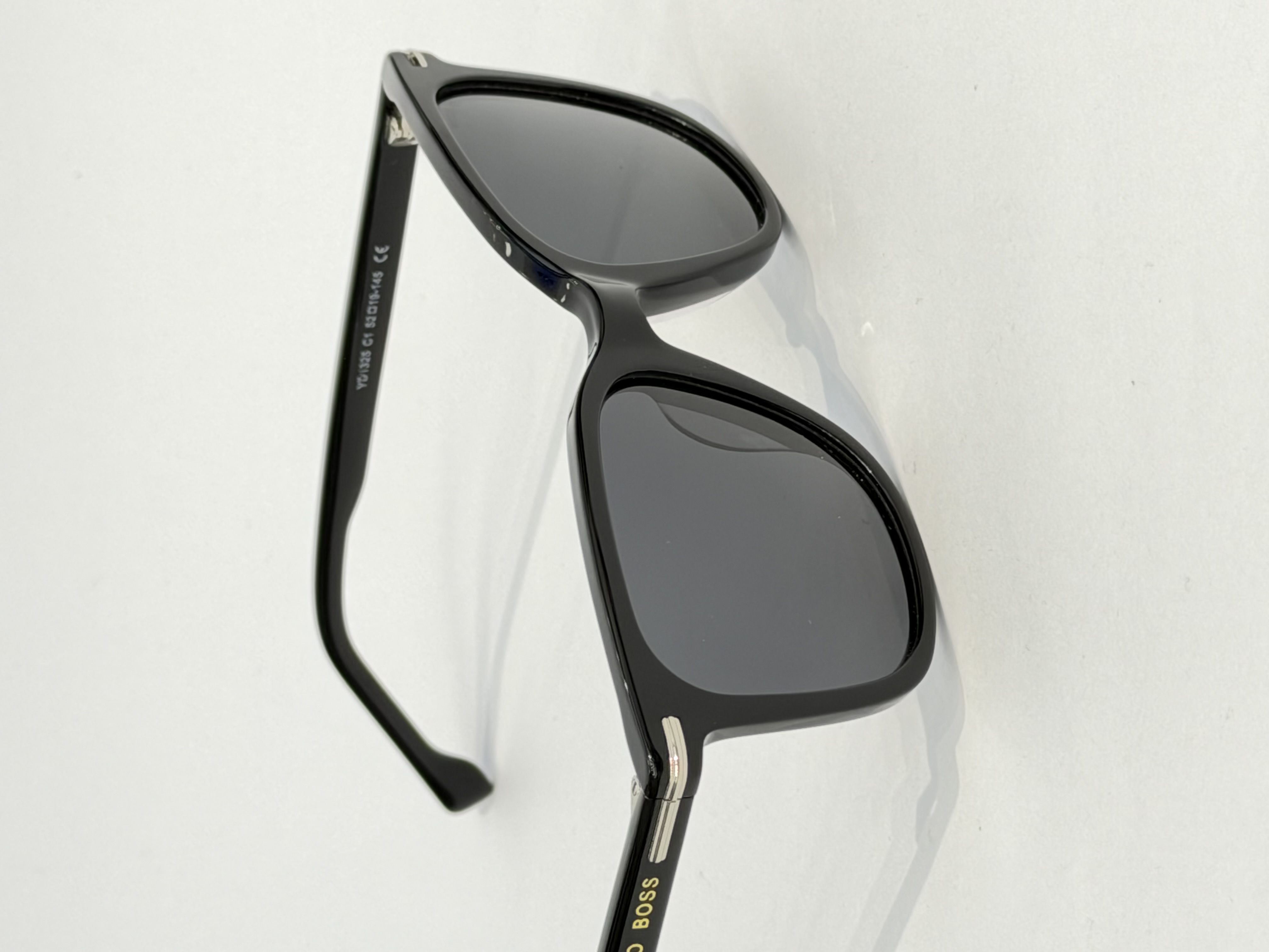 عینک آفتابی هوگوباس Hugo Boss مدل YD1325کائوچوی